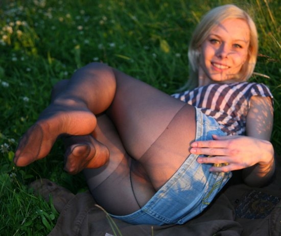 dulsineya outdoors showing her hot feet in nylons