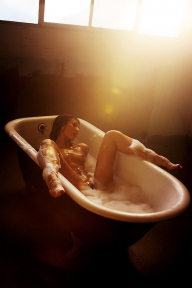 Lonely tub | FailfunSexy - Pretty ass girl